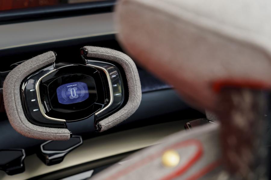 Панель приборов Aston Martin Lagonda Vision Concept 2018 года  (фото 22 из 28)